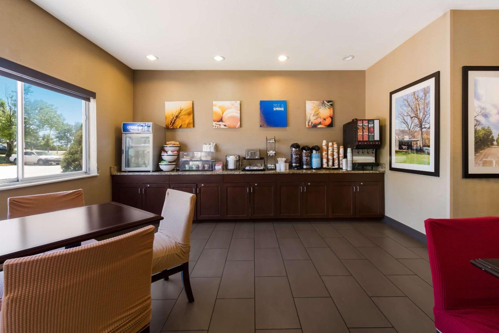 Comfort Inn East Уичита Экстерьер фото